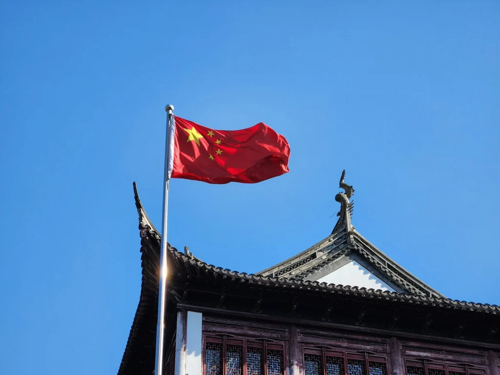 China is preparing a plan for the use of stablecoins tied to the yuan - Cryptol china flag